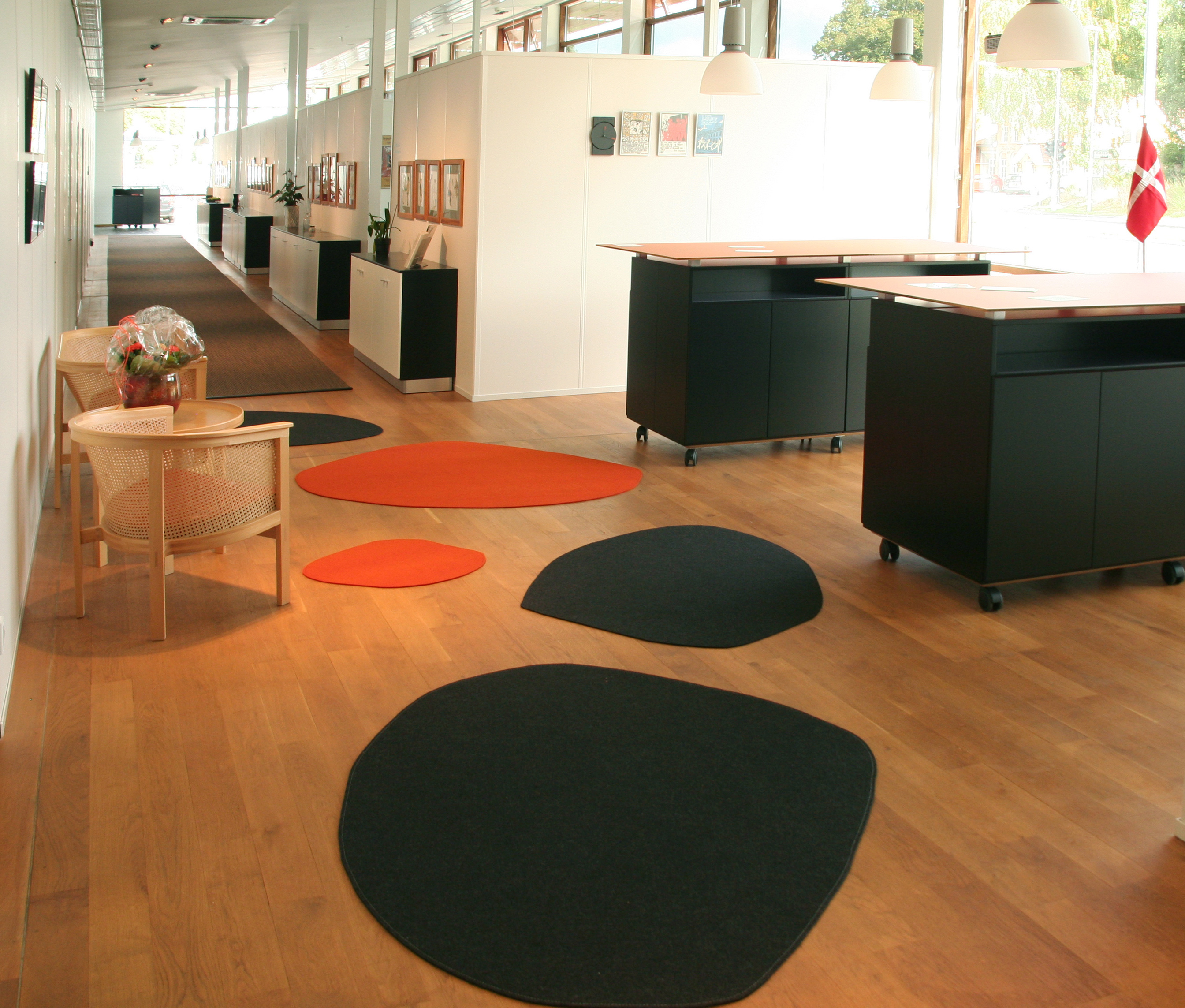 amorf filttæppe i lounge område